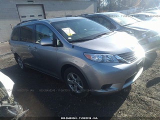 TOYOTA SIENNA LE 2012